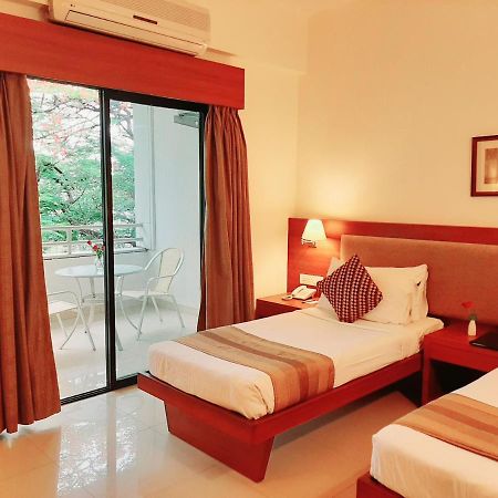 Hotel Phoenix Koregaon Park Poona Buitenkant foto