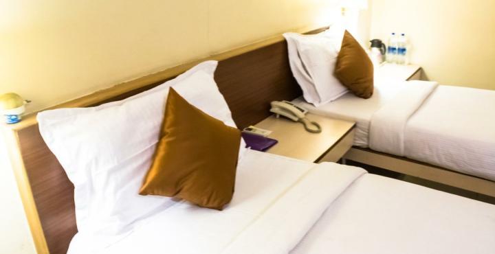 Hotel Phoenix Koregaon Park Poona Buitenkant foto