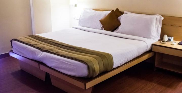 Hotel Phoenix Koregaon Park Poona Buitenkant foto