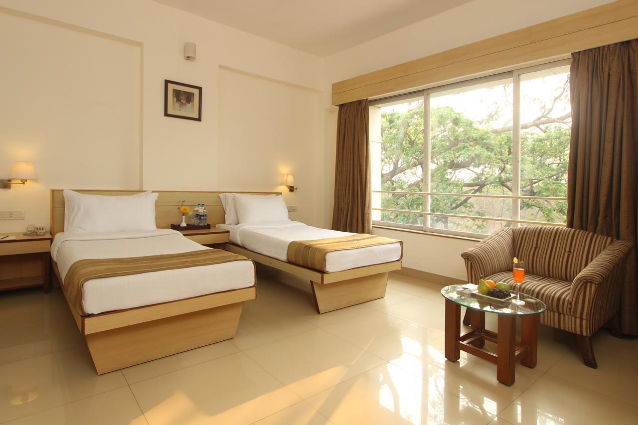 Hotel Phoenix Koregaon Park Poona Buitenkant foto