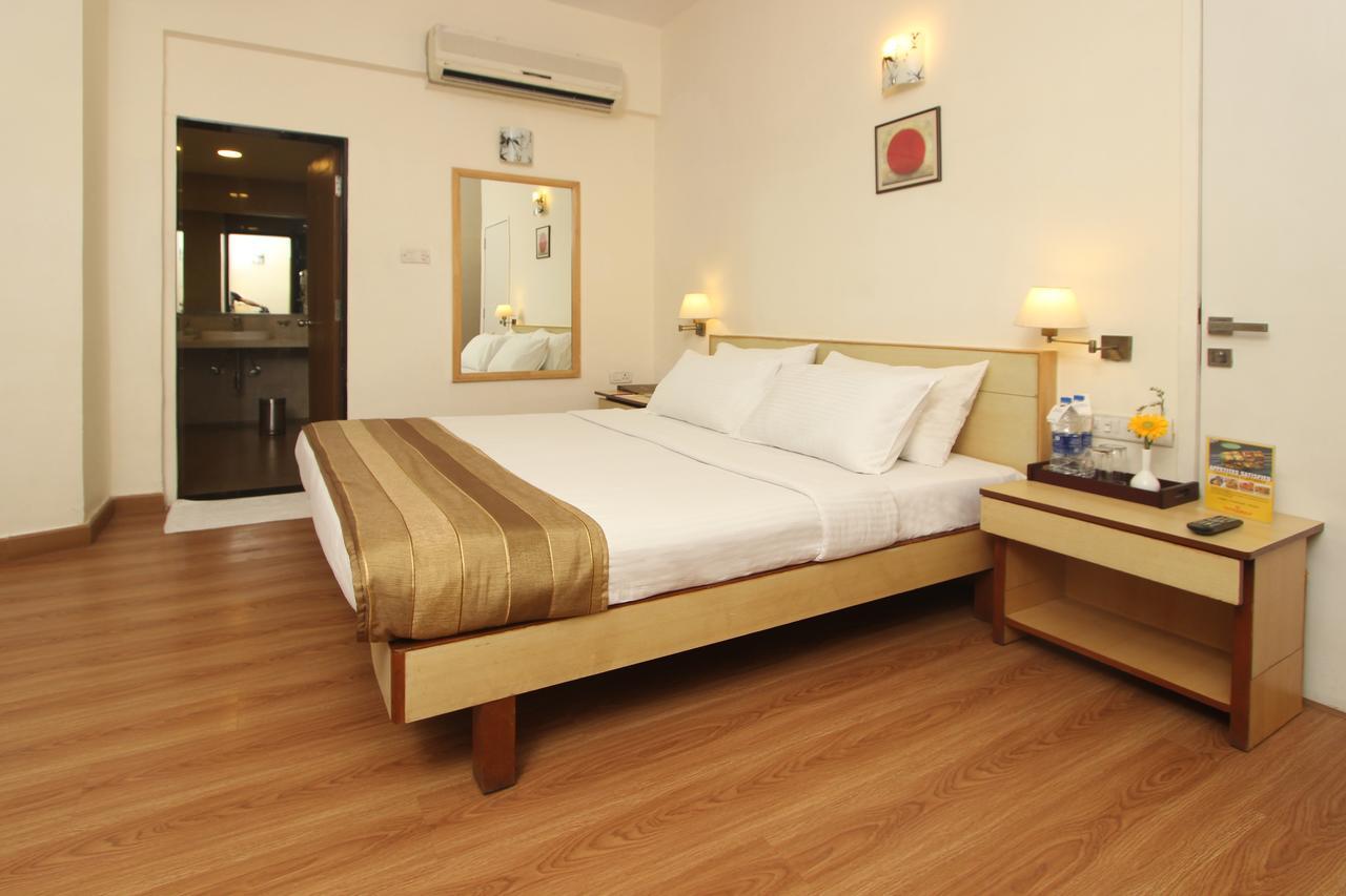 Hotel Phoenix Koregaon Park Poona Buitenkant foto