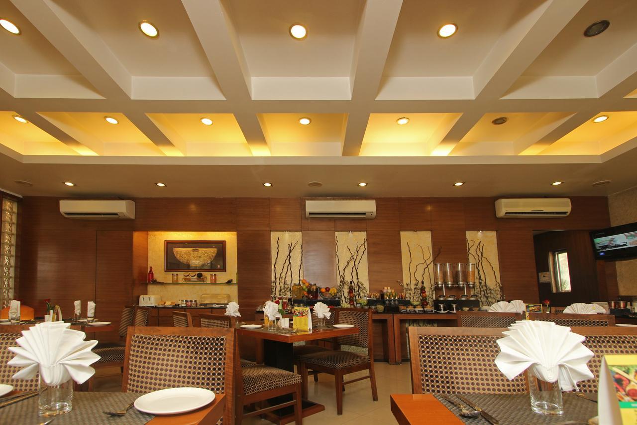 Hotel Phoenix Koregaon Park Poona Buitenkant foto
