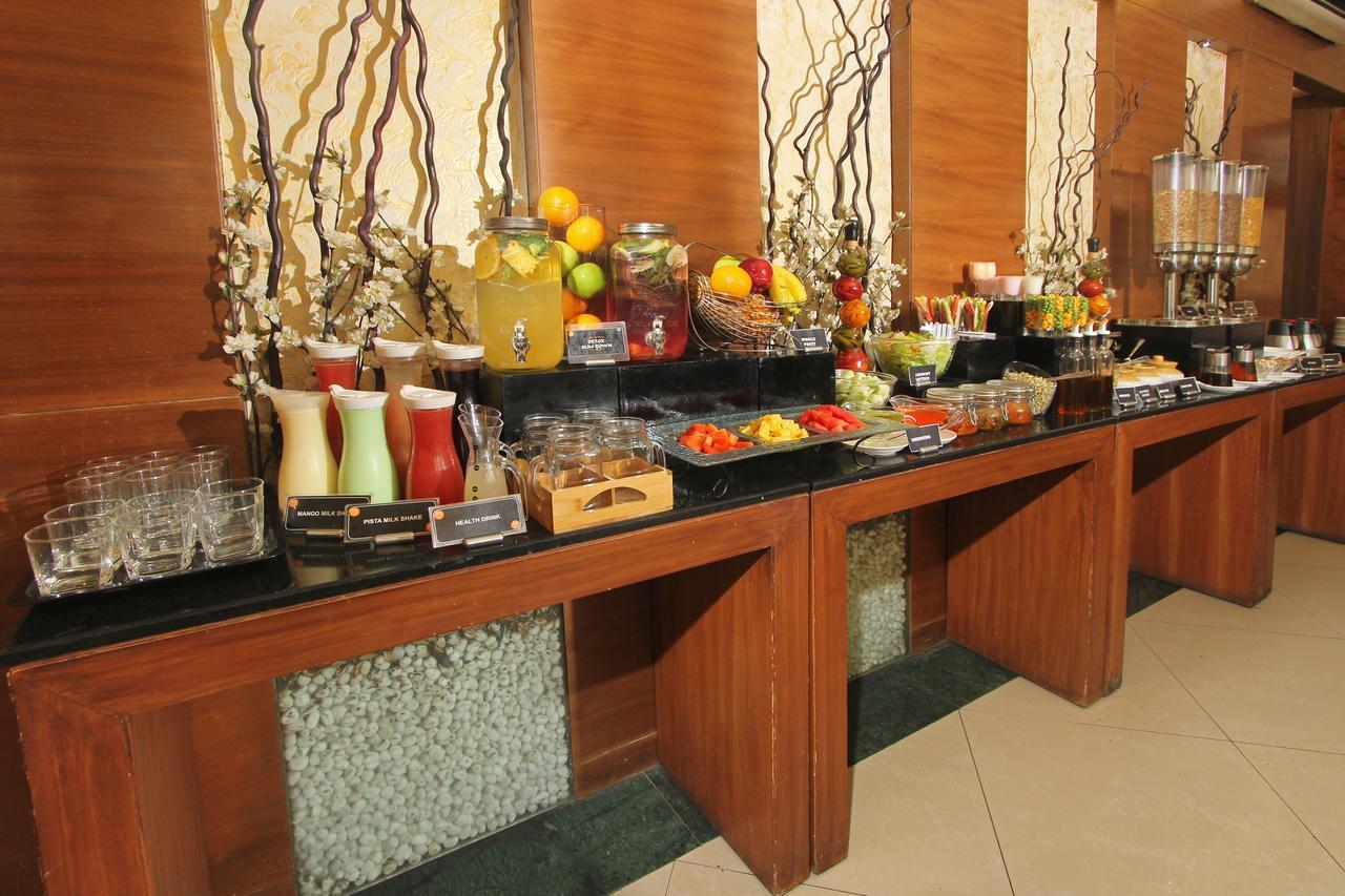 Hotel Phoenix Koregaon Park Poona Buitenkant foto