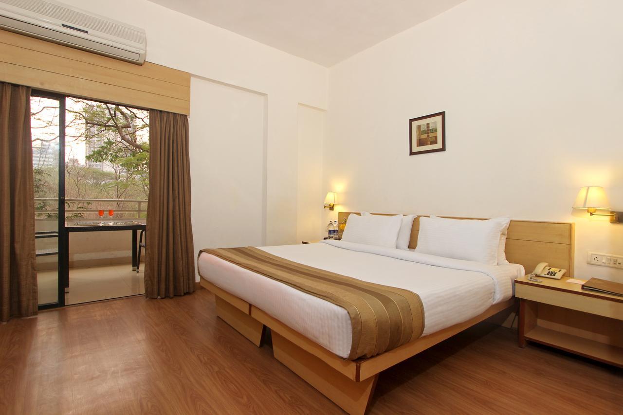 Hotel Phoenix Koregaon Park Poona Buitenkant foto