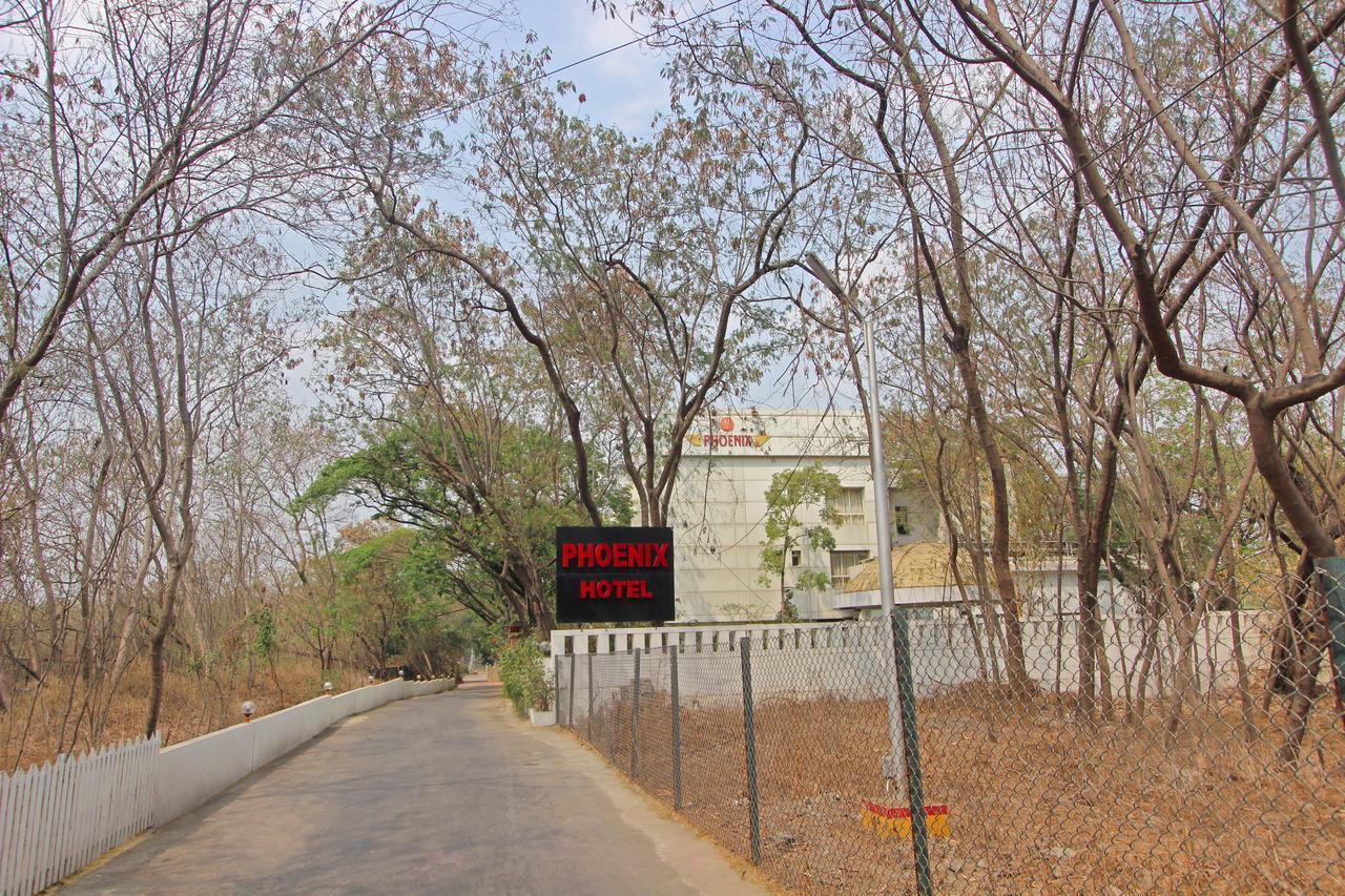 Hotel Phoenix Koregaon Park Poona Buitenkant foto