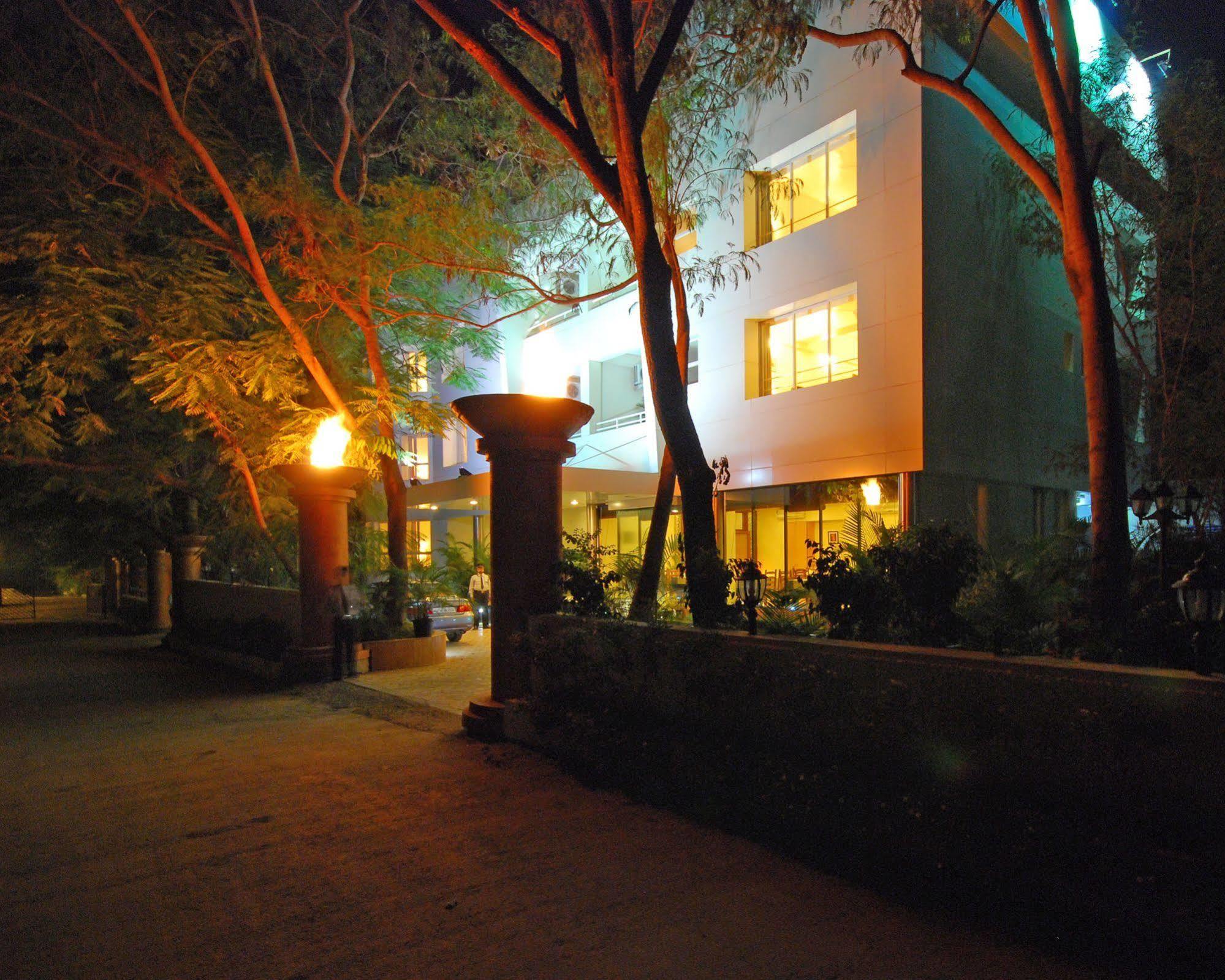 Hotel Phoenix Koregaon Park Poona Buitenkant foto