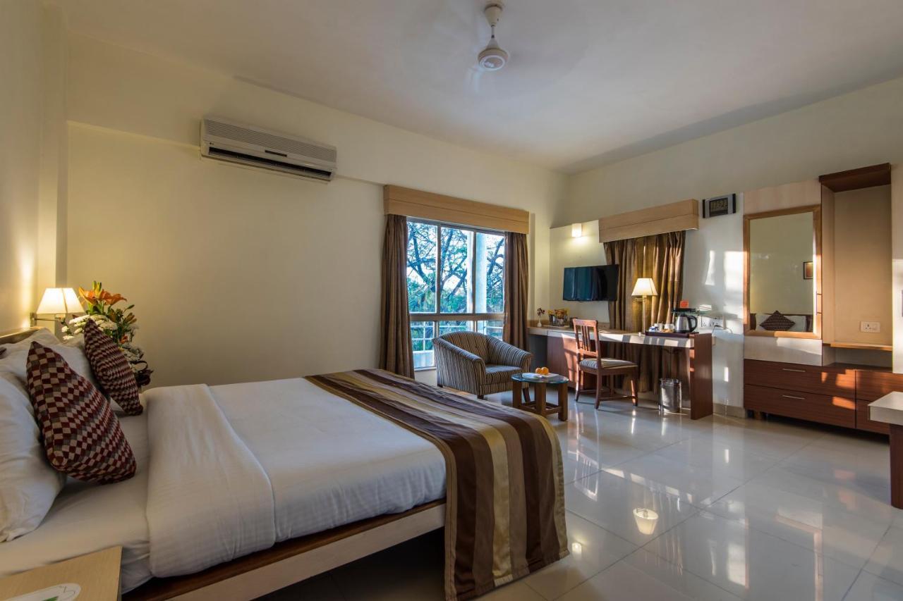 Hotel Phoenix Koregaon Park Poona Buitenkant foto