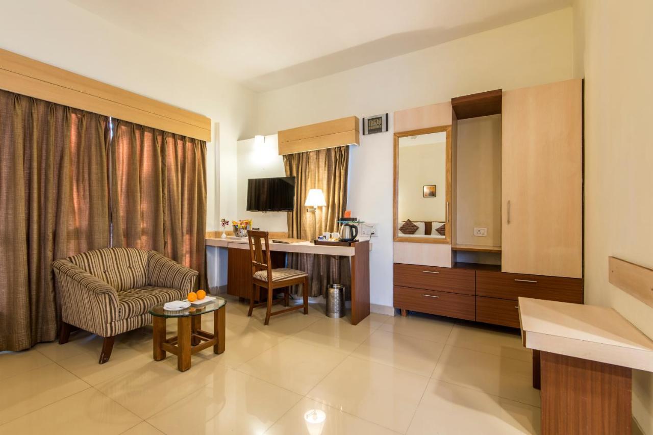 Hotel Phoenix Koregaon Park Poona Buitenkant foto