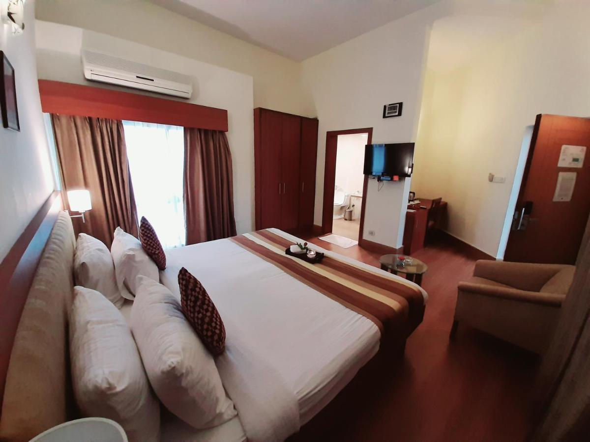 Hotel Phoenix Koregaon Park Poona Buitenkant foto